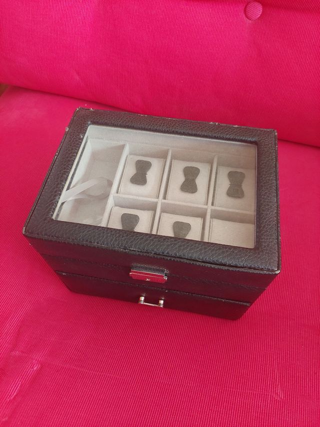 Caja para relojes con tapa de cristal