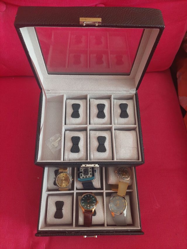 Caja para relojes con tapa de cristal