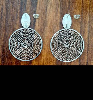 Pendientes largos de estilo azteca plateados