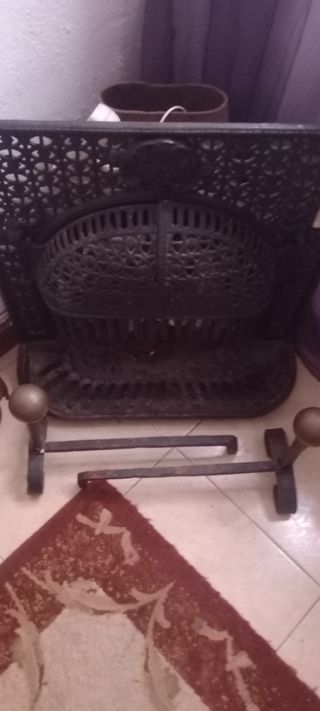 Chimenea antigua de metal