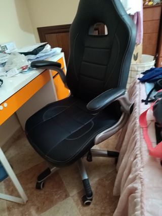 Silla Gamer/Oficina Negra y Plateada