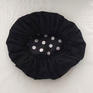 Gorro de ducha negro con lunares blancos