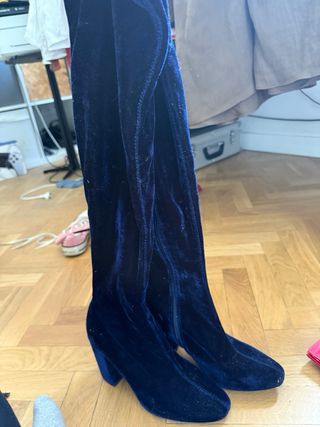 Botas altas terciopelo azul Zara