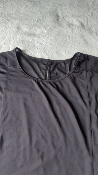 Conjunto leggings y camiseta deportiva 