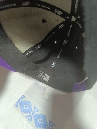 Gorra New Era Yankees Negra y Morada