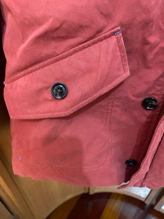 Chaqueta Hackett Roja con Capucha y Logo