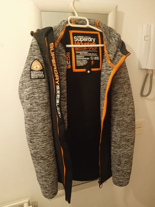 Abrigo Superdry Mountain Negro Gris