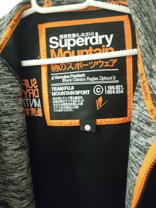 Abrigo Superdry Mountain Negro Gris