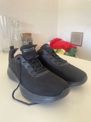 Skechers negras nuevas 