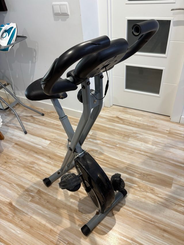 Bicicleta estática plegable