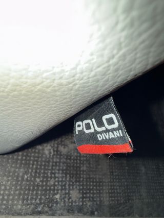 Sofá de piel beige