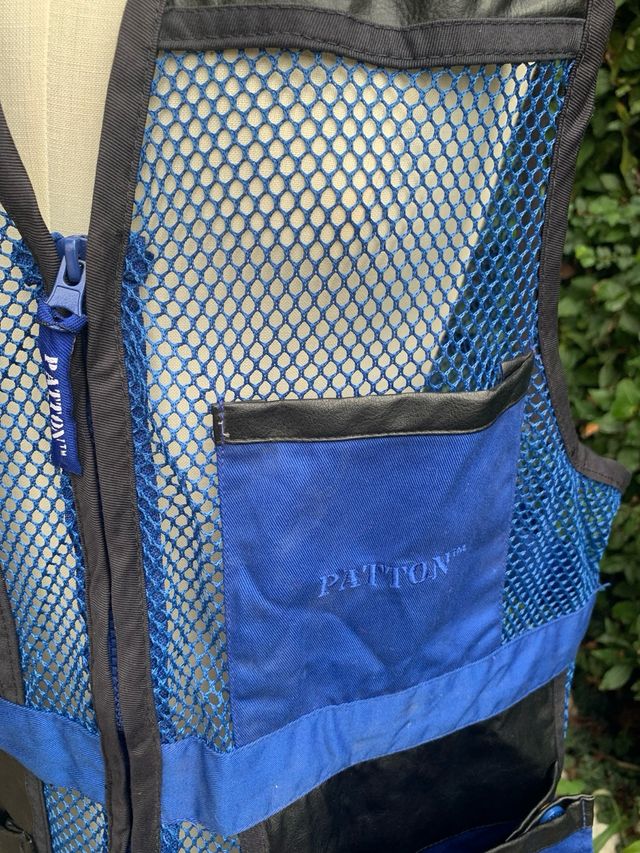 Gilet da pesca blu e nero