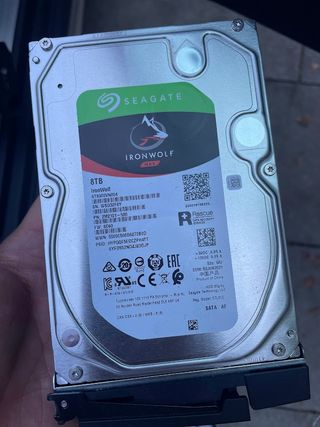 NAS QNAP TS-831XU-RP 64TB + SSD Cache + 16GB RAM