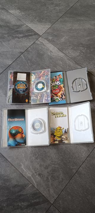 Vendo 2 giochi originali per PSP + 2 copertine
