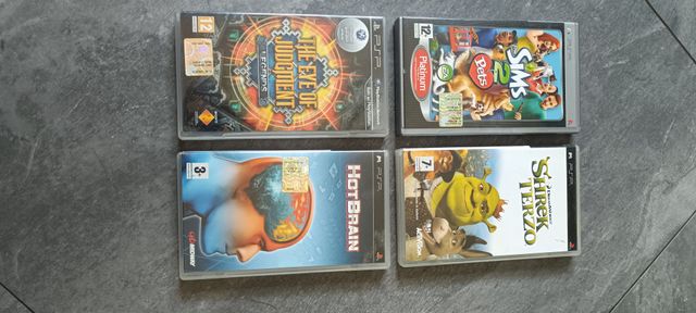 Vendo 2 giochi originali per PSP + 2 copertine