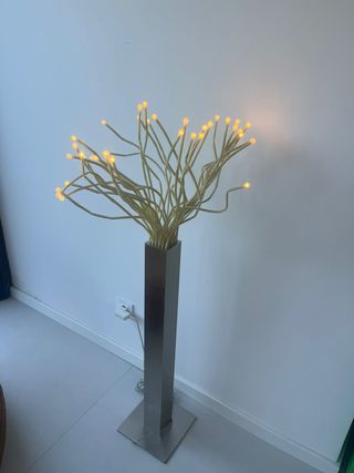Lámpara de pie Stranne de IKEA. 