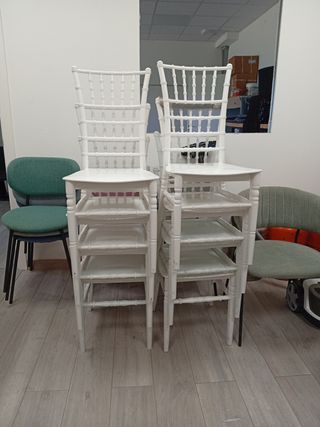 Sillas de plástico blancas para eventos