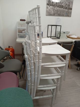 Sillas de plástico blancas para eventos