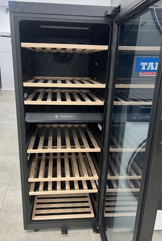 Vinoteca Haier 77 botellas