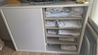 Armario de fondo estrecho blanco de madera
