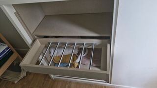 Armario de fondo estrecho blanco de madera