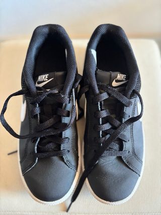 Zapatillas Nike Court Royale Negras Blancas