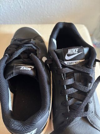 Zapatillas Nike Court Royale Negras Blancas