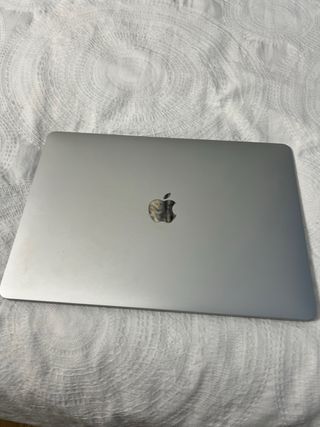 MacBook Plata en buen estado + funda