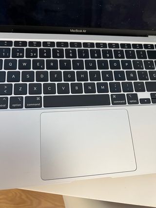 MacBook Plata en buen estado + funda