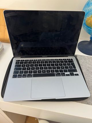 MacBook Plata en buen estado + funda