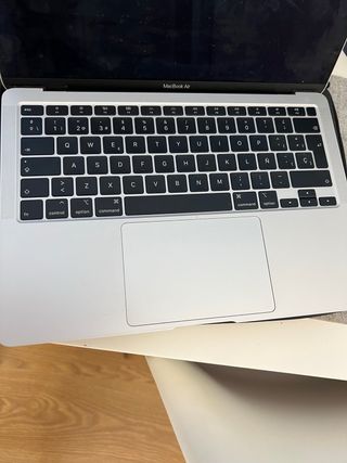 MacBook Plata en buen estado + funda