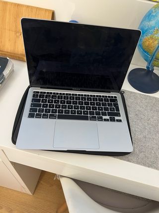 MacBook Plata en buen estado + funda