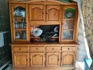 Vitrina de madera y cristal