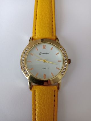 Reloj Dorado y Amarillo
