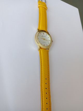 Reloj Dorado y Amarillo