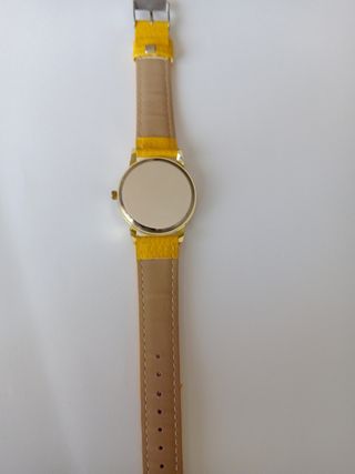 Reloj Dorado y Amarillo