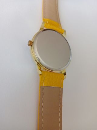 Reloj Dorado y Amarillo