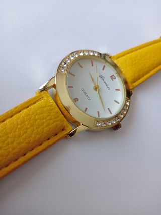 Reloj Dorado y Amarillo