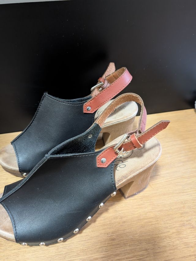 Sandalias negras y marrones talla 37