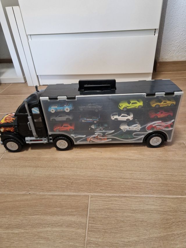 Camión porta coches de juguete