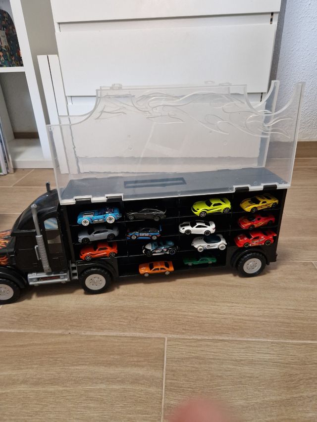Camión porta coches de juguete