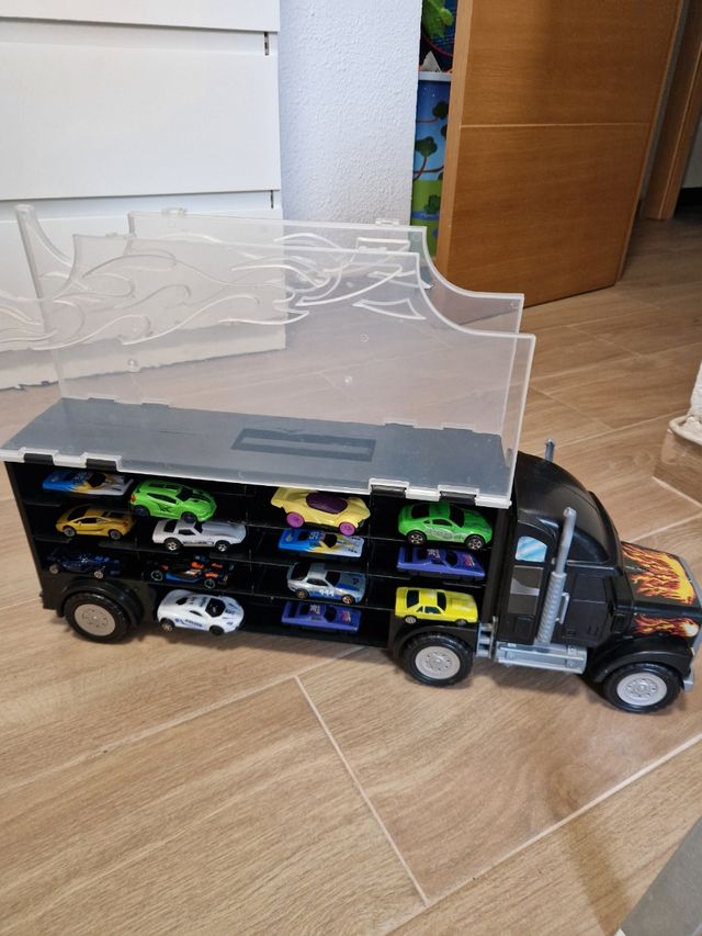 Camión porta coches de juguete