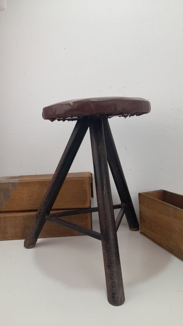 Sgabello vintage in metallo e pelle