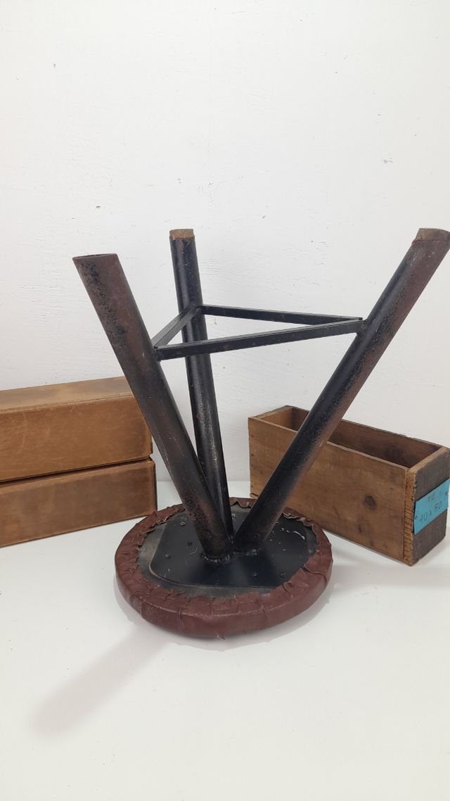 Sgabello vintage in metallo e pelle