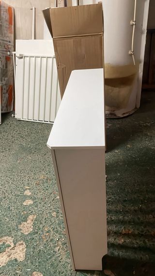 Cubre radiador de madera blanco