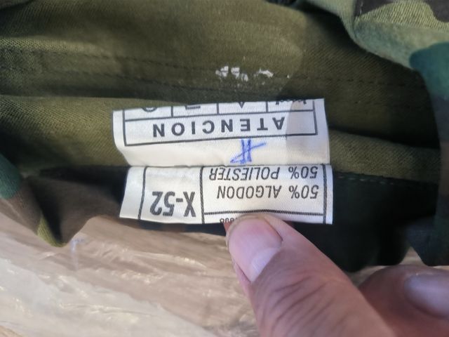 Traje camuflaje boscoso