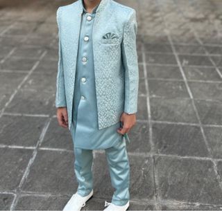 Traje de niño azul