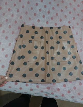Falda beige con lunares negros