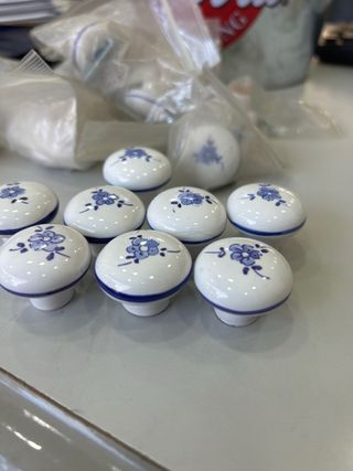 Tiradores de cerámica azul y blanco