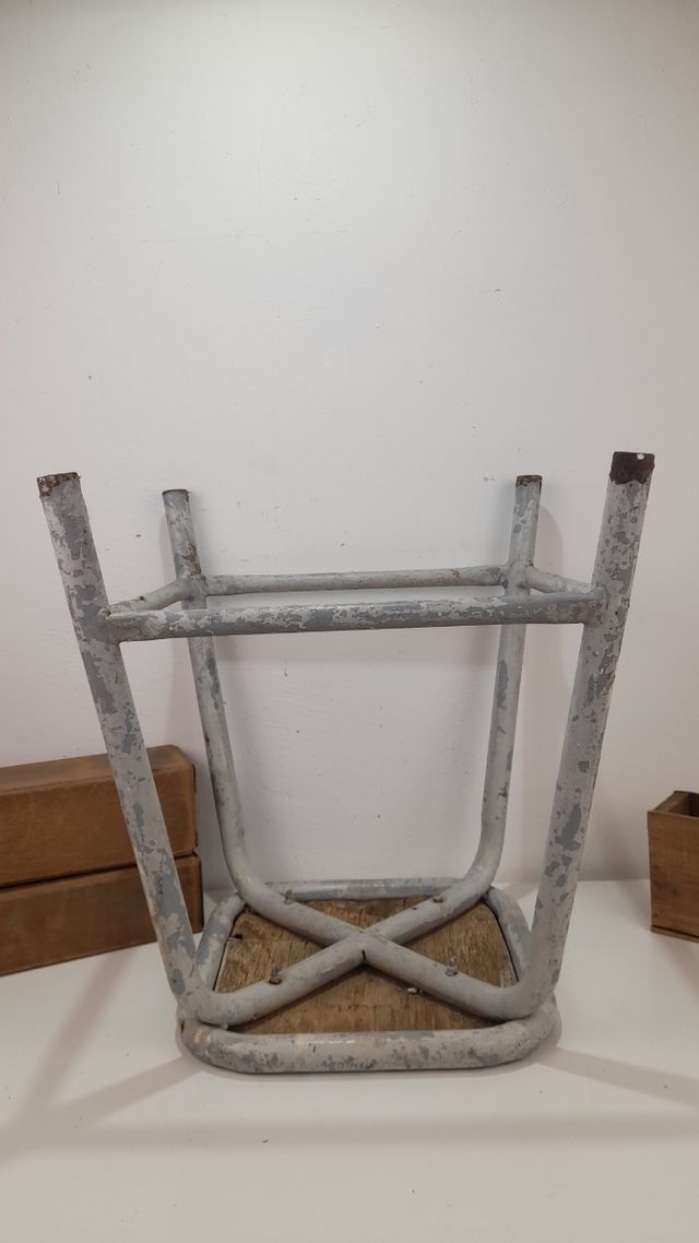 Sgabello industriale vintage metallo e legno